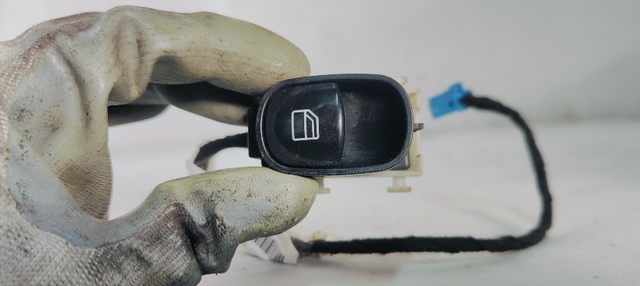 COMANDO ELEVAGLAS DIANTEIRO DIREITO MERCEDES-BENZ