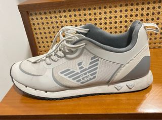 Zapatillas Emporio Armani grises y blancas