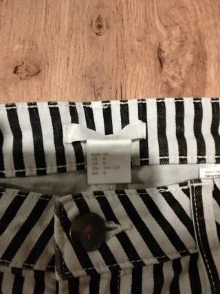 Pantaloncini a righe bianche e nere taglia Eur 38