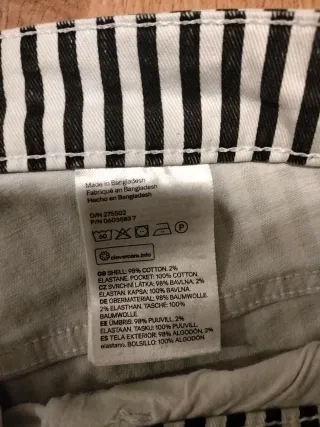 Pantaloncini a righe bianche e nere taglia Eur 38