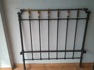 Cama antigua