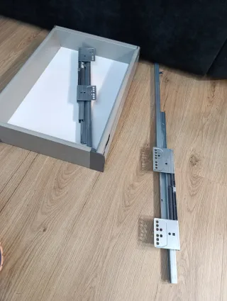 Cajón interior armario metálico