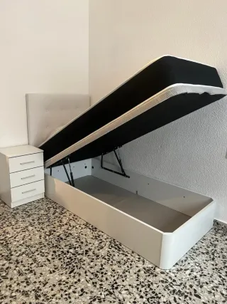 Canapes,colchónes,somieres,base, cabezales,mesitas