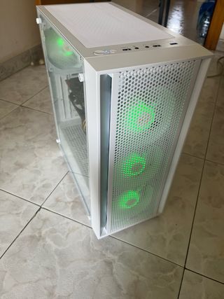 PC Gaming Blanca con RRG