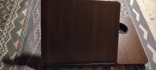 mesa auxiliar pequeña con soporte