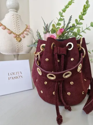 Bolso Bombonera Burdeos con Tachuelas, piel 100%