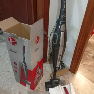 Scopa elettrica Hoover con accessori