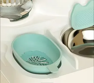 Cibo e distributore d'acqua per animali domestici