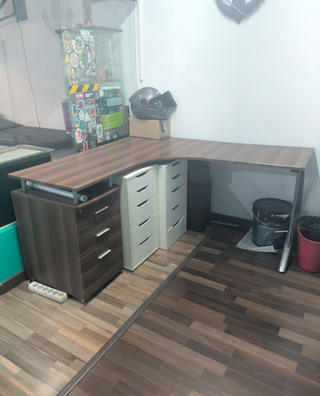 Mesa de escritorio esquinera de madera