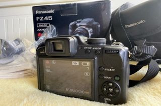 Panasonic Lumix DMC-FZ45 + Funda