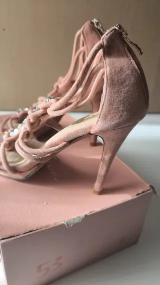 Sandalias piel Alma en Pena con pedrería