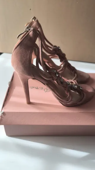 Sandalias piel Alma en Pena con pedrería