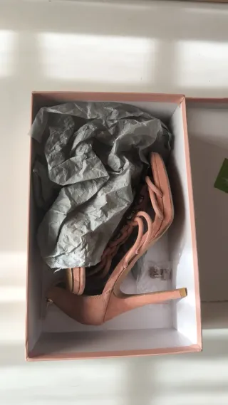 Sandalias piel Alma en Pena con pedrería