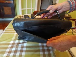 Maletín de piel negro