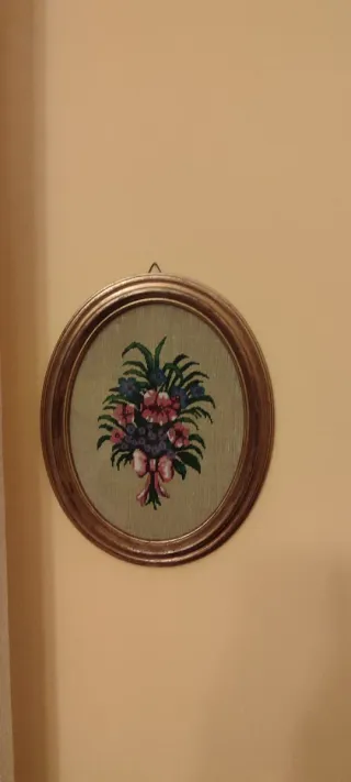 Quadro floreale ricamato ovale