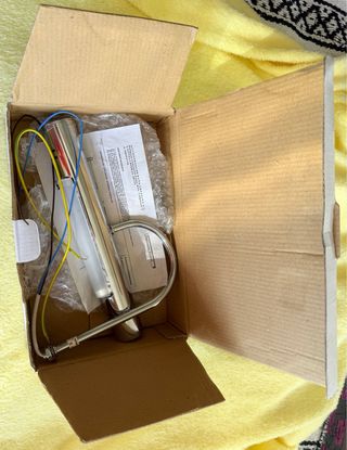 Aplique lineal cromado para espejo