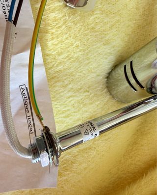 Aplique lineal cromado para espejo