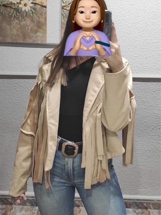 Chaqueta ante beige con flecos