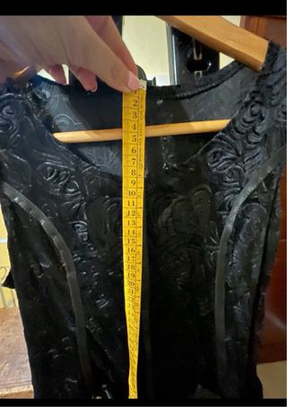 Vestito Halloween nero con pizzo e teschi