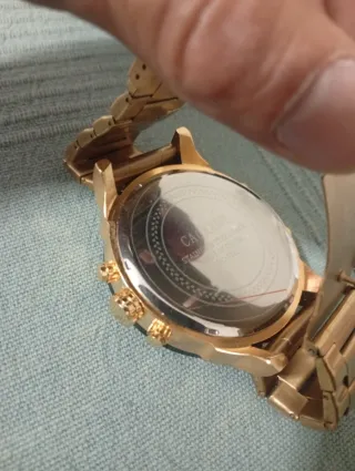 Reloj Cagarny Negro y Dorado