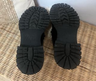 Mocasines Zara Negros con Detalles Dorados Talla