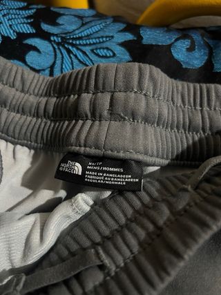 Pantalón The North Face Gris y Blanco