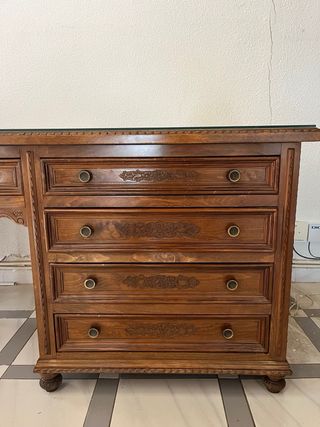 Scrivania classica in legno con cassetti e vetro