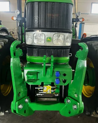 Tripuntal tractor John Deere