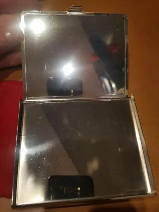 Portasigarette in metallo con fiori