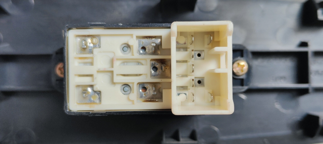 COMANDO DE ELEVAÇÃO DE JANELA DIANTEIRA DIREITA HYUNDAI ELANTRA