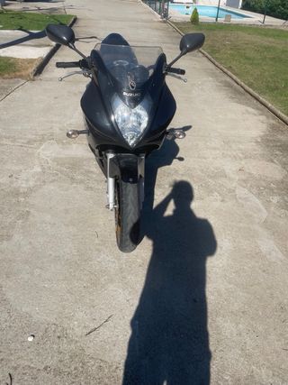 Suzuki GS500F Negra y Dorada
