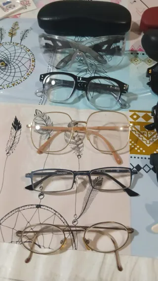 Lote de gafas de sol y vista