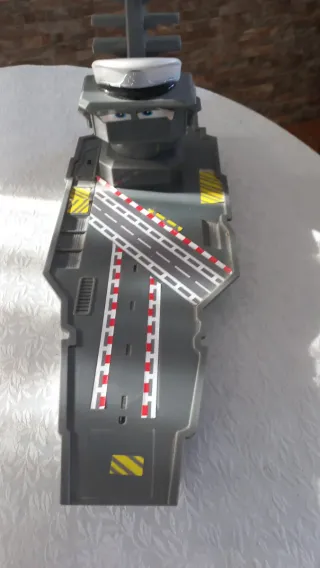 Portaaviones de juguete Cars