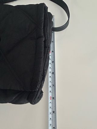 Bolso bandolera negro acolchado