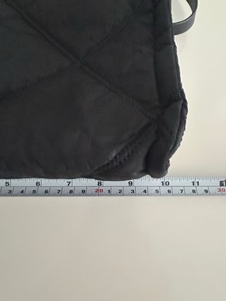 Bolso bandolera negro acolchado