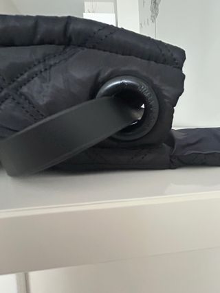 Bolso bandolera negro acolchado