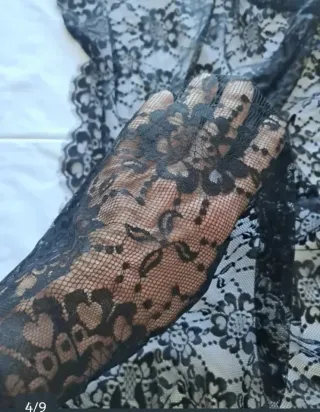 Mantilla madrina, peineta marrón y guantes