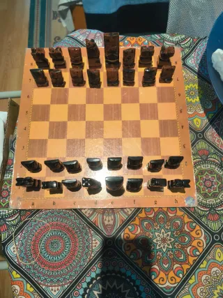 Piezas de ajedrez de obsidiana y mármol