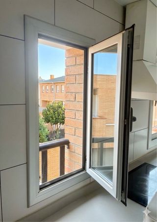 Ventana de Aluminio Gris Climalit - 103 x 52 cm