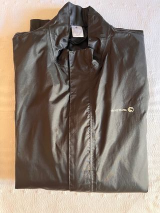 Chaqueta chubasquero Inesis
