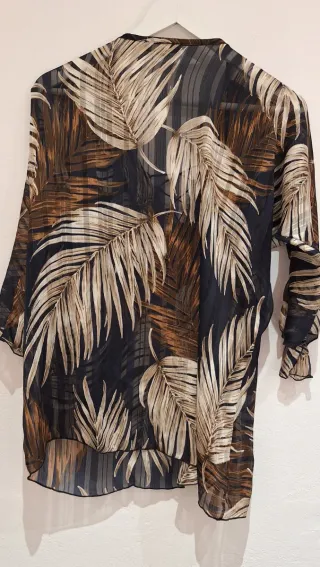 Blusa nueva estampada hojas