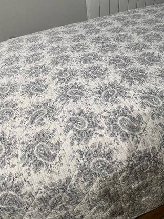 Colcha Zara Home Cama 90 + Cojín