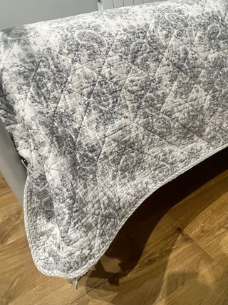 Colcha Zara Home Cama 90 + Cojín