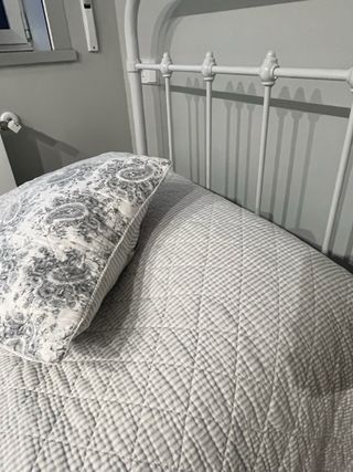 Colcha Zara Home Cama 90 + Cojín