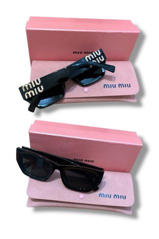 Gafas de sol Miu Miu negras y doradas