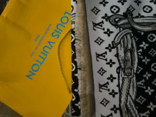 Bufanda Louis Vuitton Monogram Negra y Blanca