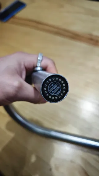 Grifo de cocina metálico plateado