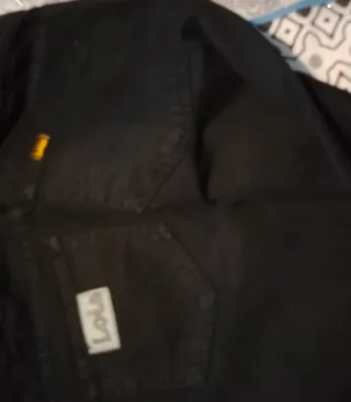 Pantalón vaquero negro