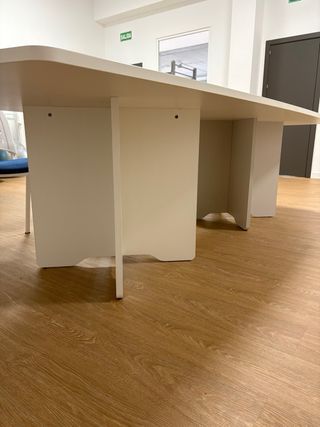 Mesa de reuniones grande para oficina