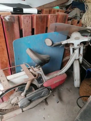 Moped Espino Roja y Blanca